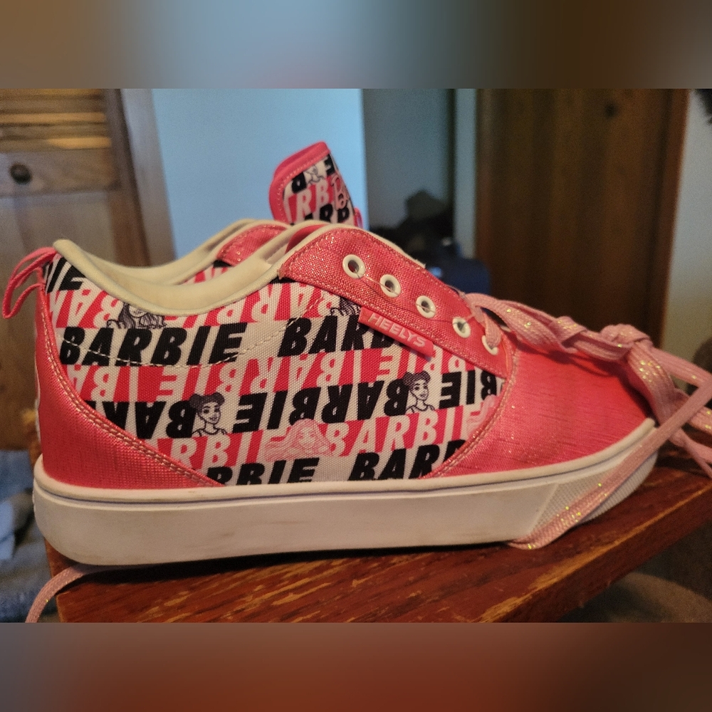 Barbie Pink Heelys EUC Size 7 Y Woman 8
